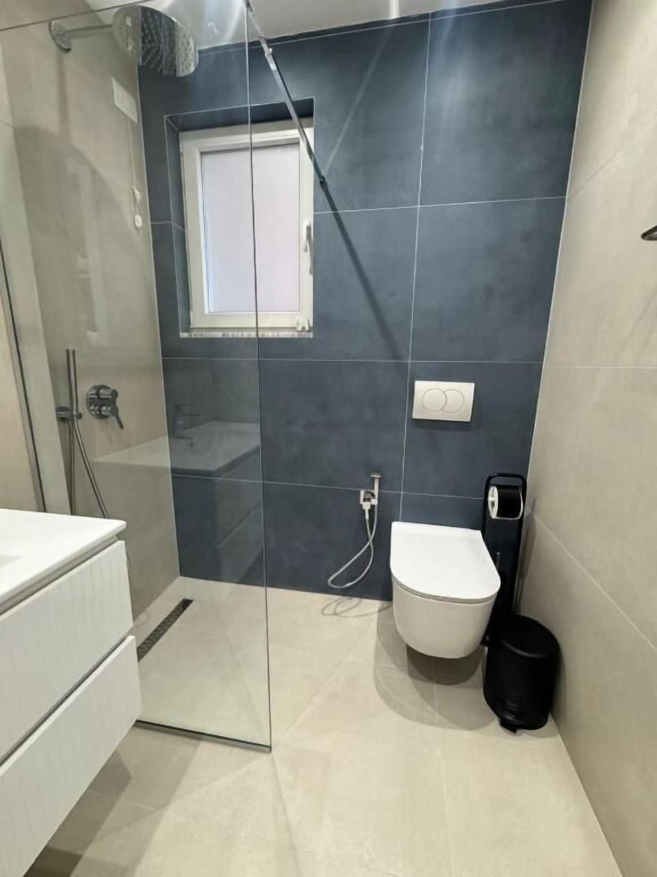 Double Room | Bathroom | Free toiletries, hair dryer, towels, soap