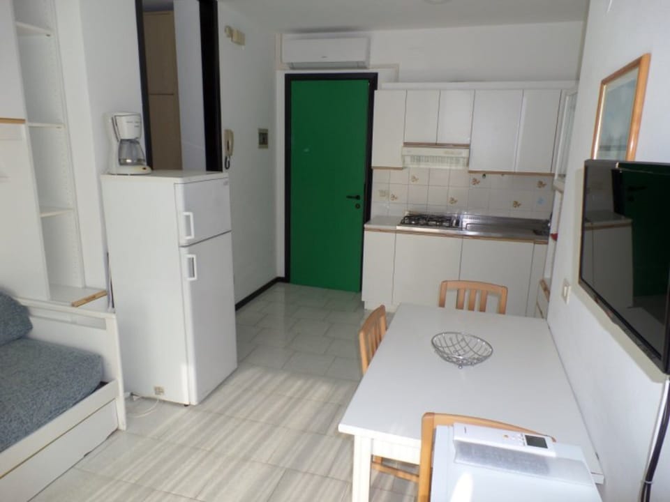 Apartment, 2 Bedrooms, Balcony, City View | Interior