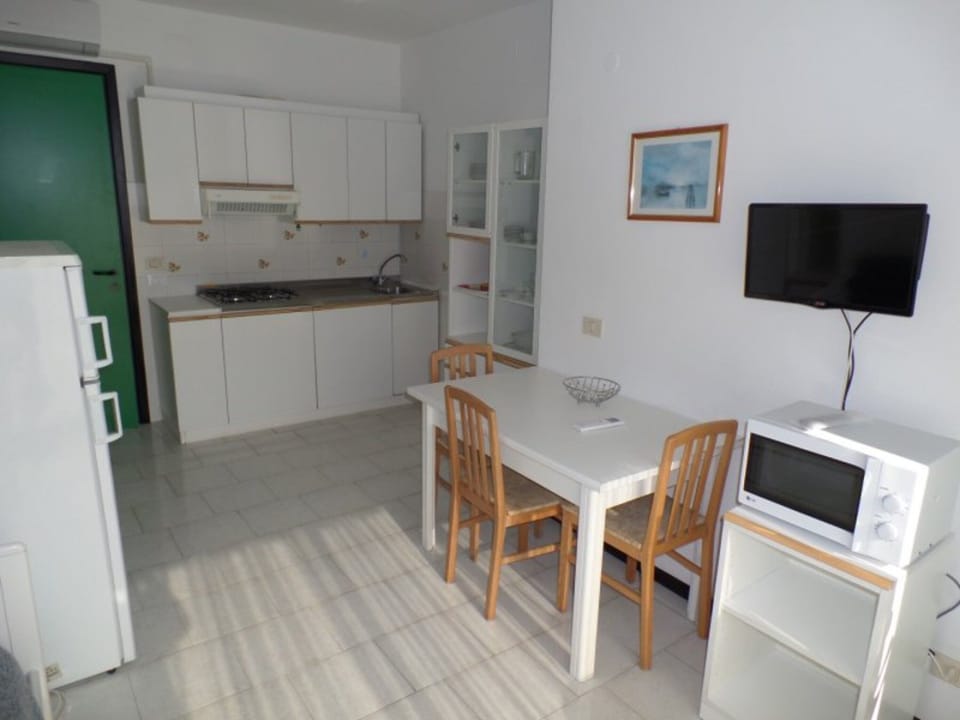 Apartment, 2 Bedrooms, Balcony, City View | Room amenity