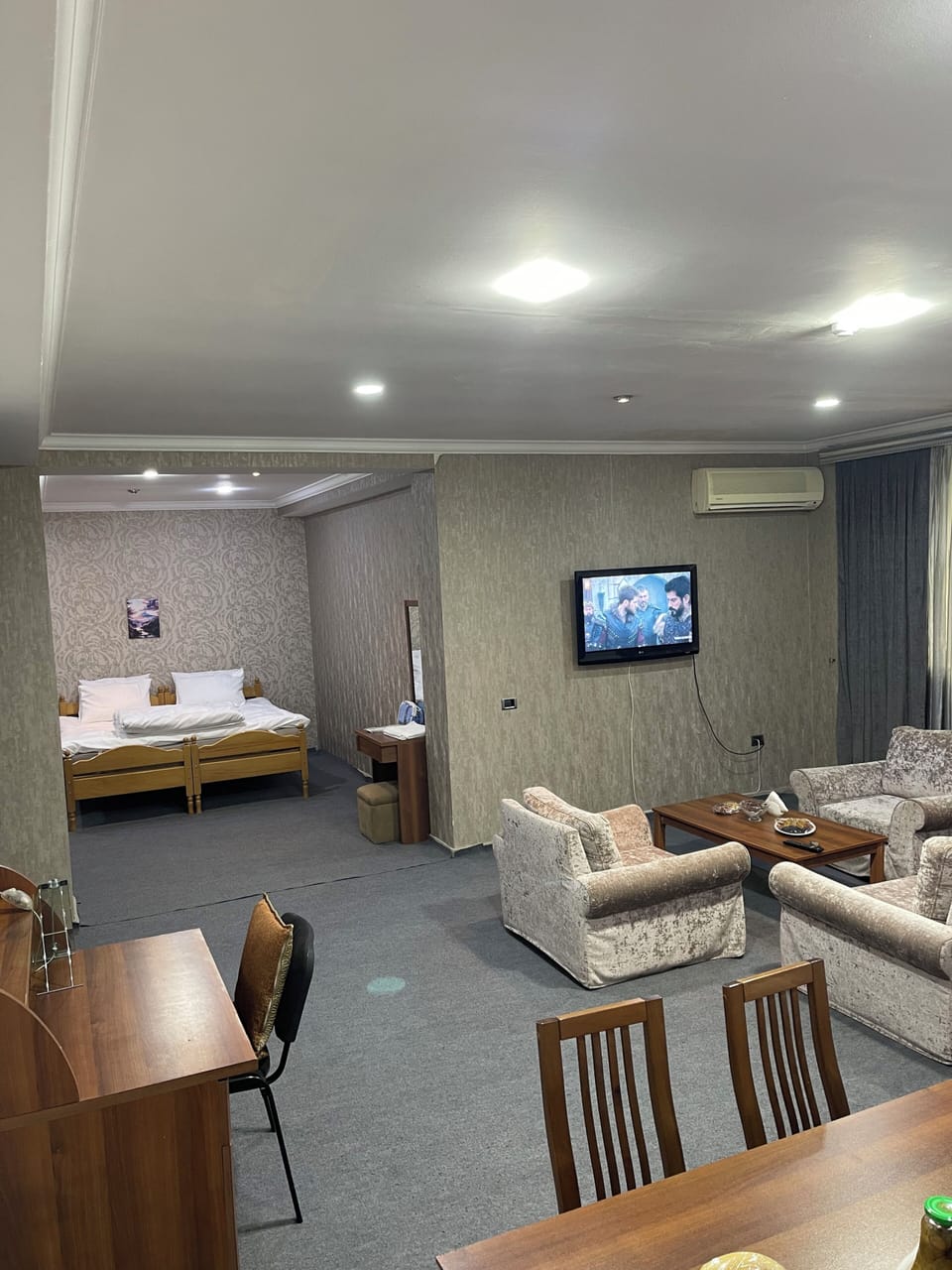 Luxury Studio | In-room safe, desk, laptop workspace, blackout drapes