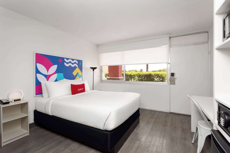 Premium bedding, in-room safe, desk, laptop workspace
