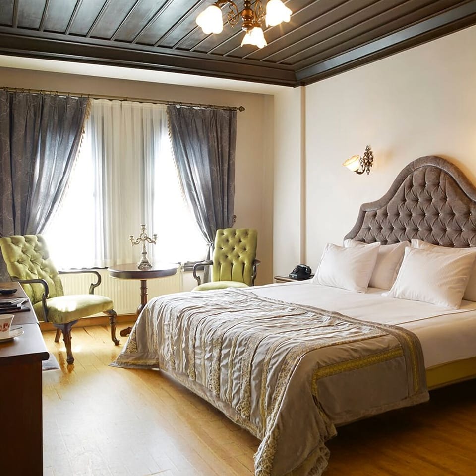 In-room safe, desk, blackout drapes, soundproofing