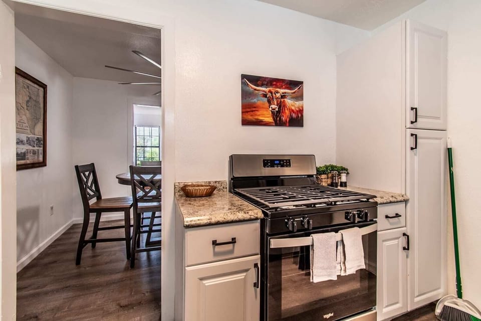 House, Multiple Beds, Kitchen, Garden View (4321 Harry) | Private kitchen