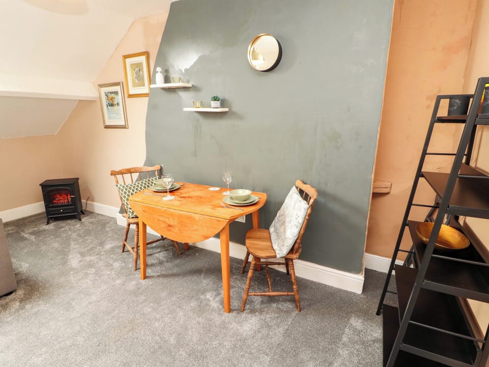 Cottage | Dining