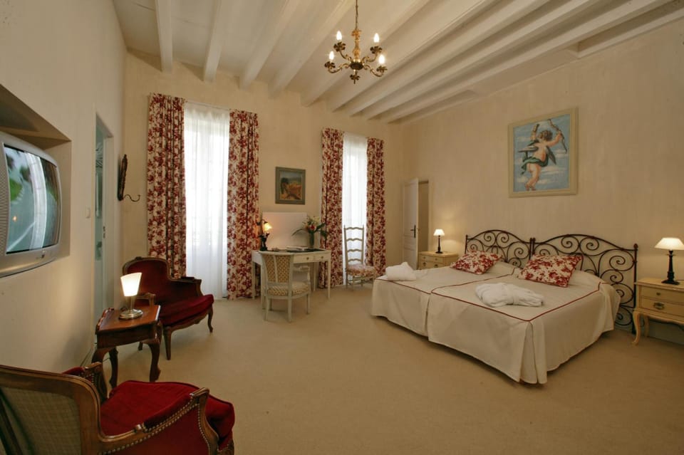 Premium bedding, memory foam beds, in-room safe, individually decorated
