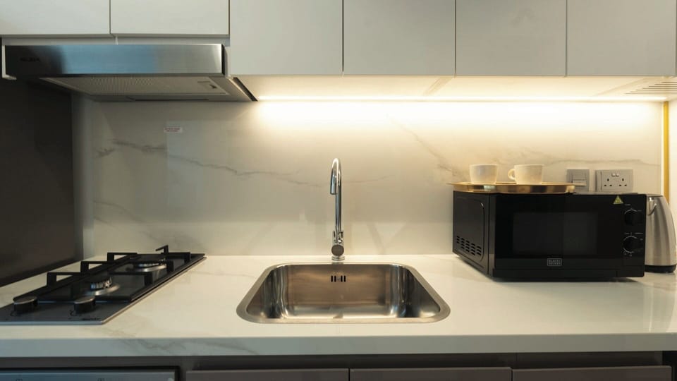 Deluxe Studio, Balcony | Private kitchen | Fridge, microwave, oven, stovetop