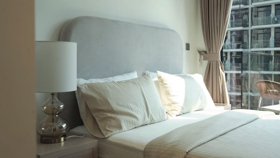 Deluxe Studio, Balcony | Premium bedding, memory foam beds, blackout drapes, iron/ironing board