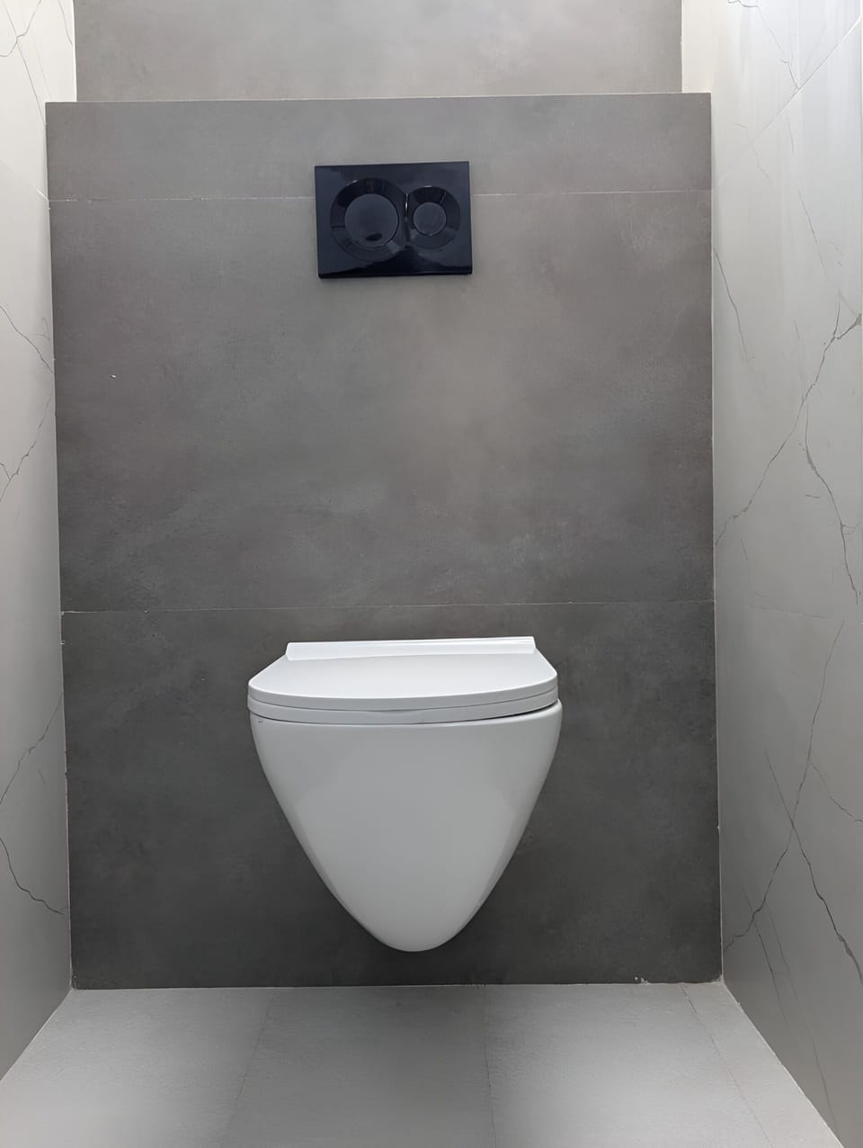 Classic Double Room, Balcony | Bathroom | Shower, free toiletries, hair dryer, towels