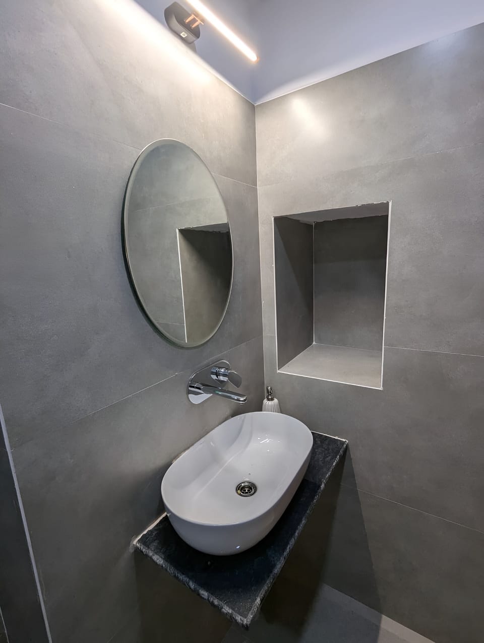 Classic Double Room, Balcony | Bathroom | Shower, free toiletries, hair dryer, towels