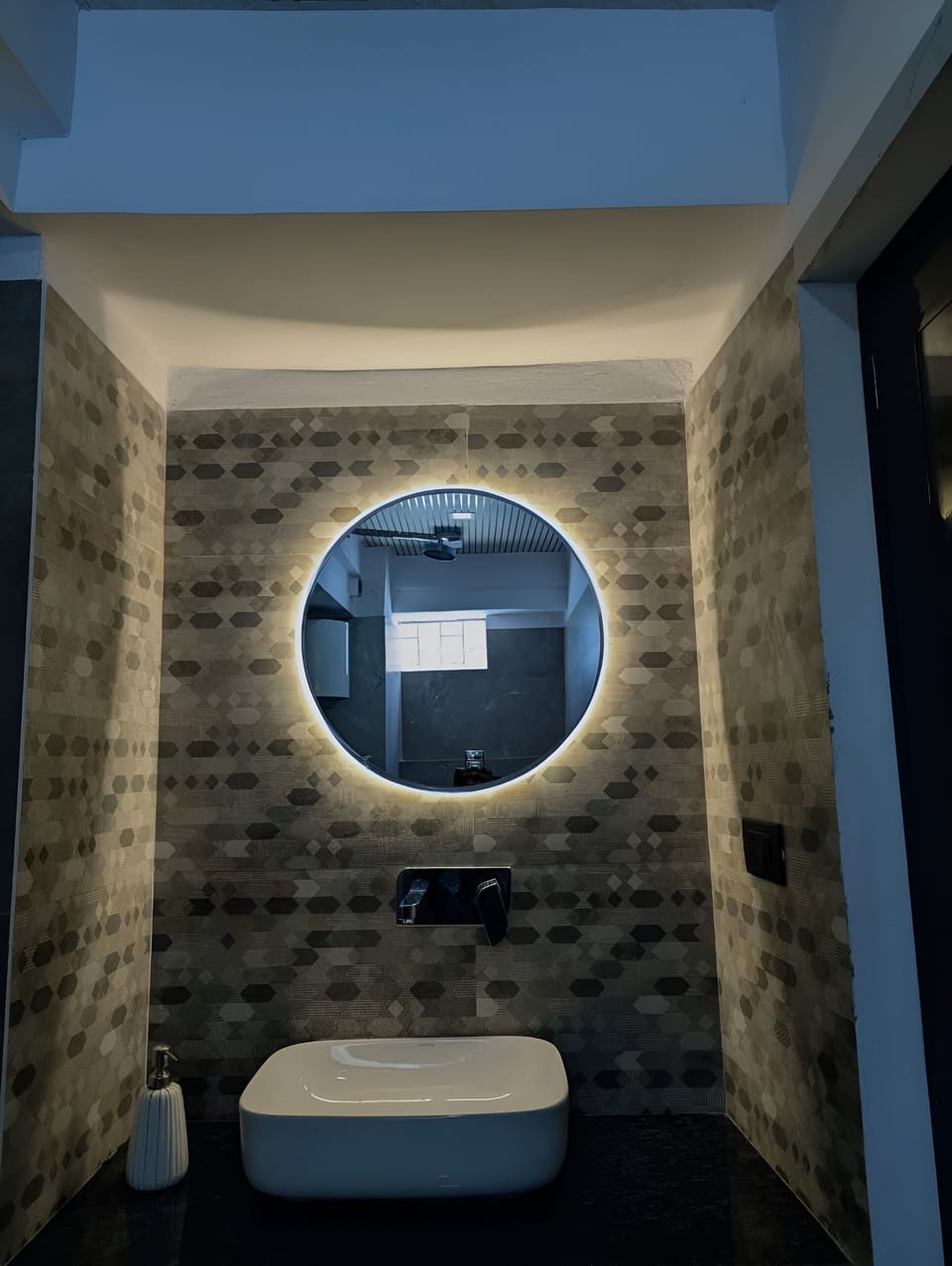 Classic Double Room, Balcony | Bathroom | Shower, free toiletries, hair dryer, towels