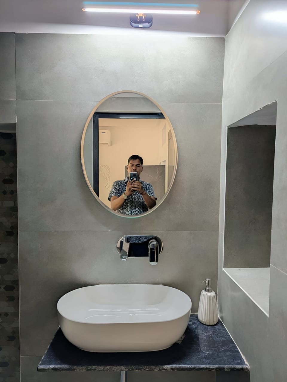 Classic Double Room, Balcony | Bathroom | Shower, free toiletries, hair dryer, towels
