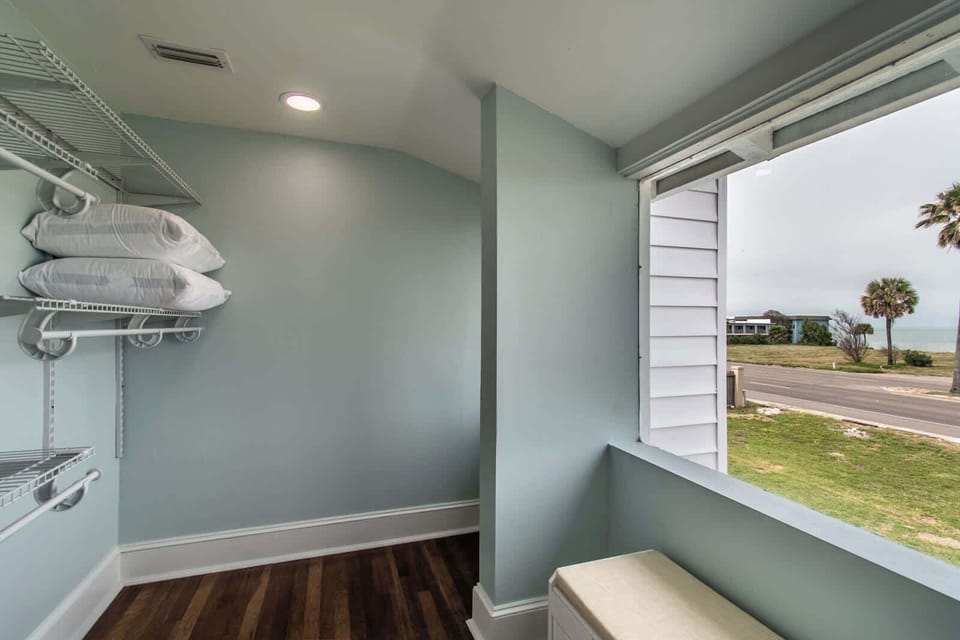 House, Multiple Beds, Pool Access, Ocean View (4237 Ocean) | Interior