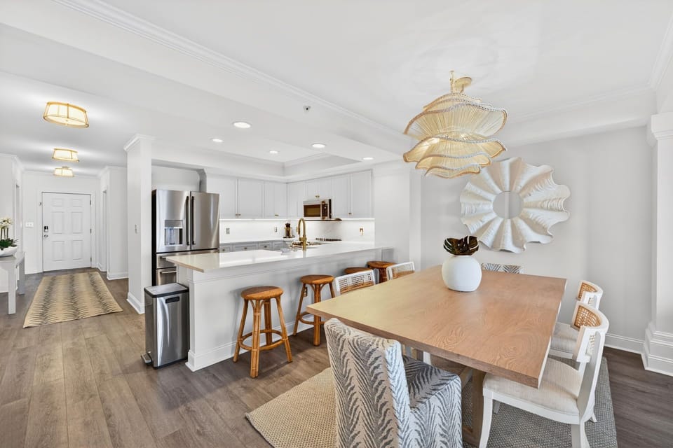Dining Room | 1006 Ocean Blvd, Isle of Palms, SC | 102 Dunescape | IOP Escapes