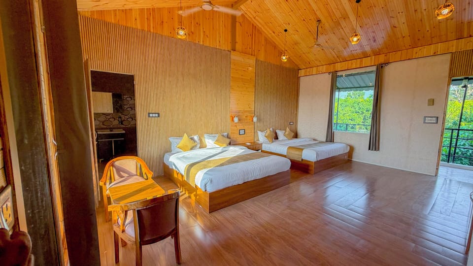 Family Room | Desk, free WiFi