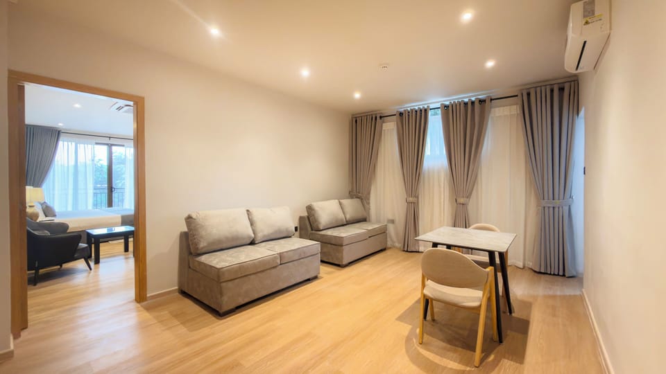 Deluxe Suite, Balcony, River View | Living area | TV