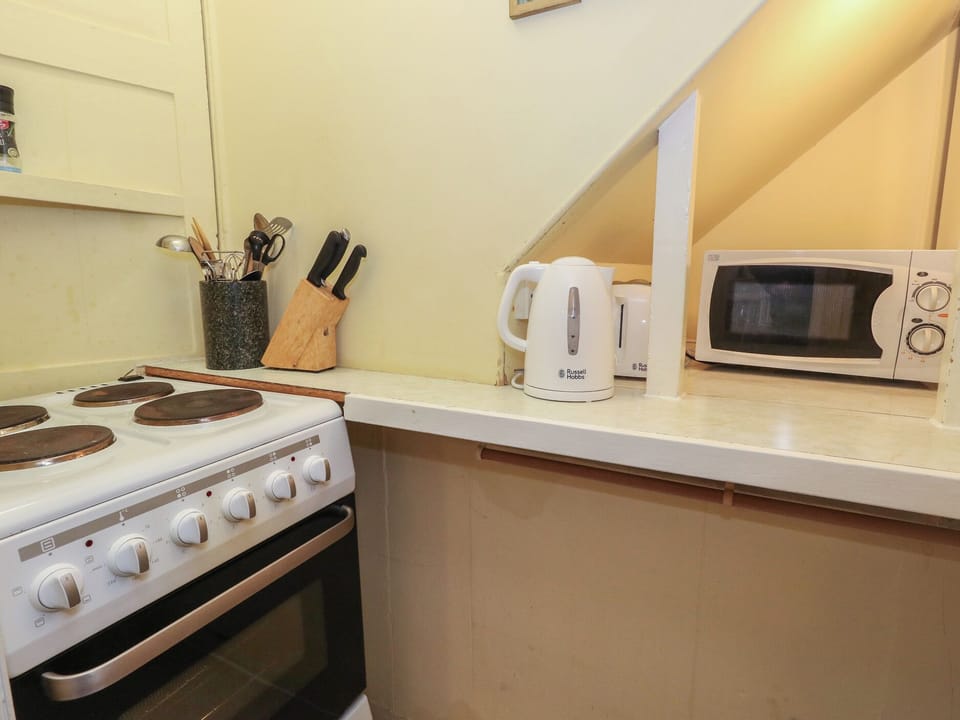 Cookware/dishes/utensils