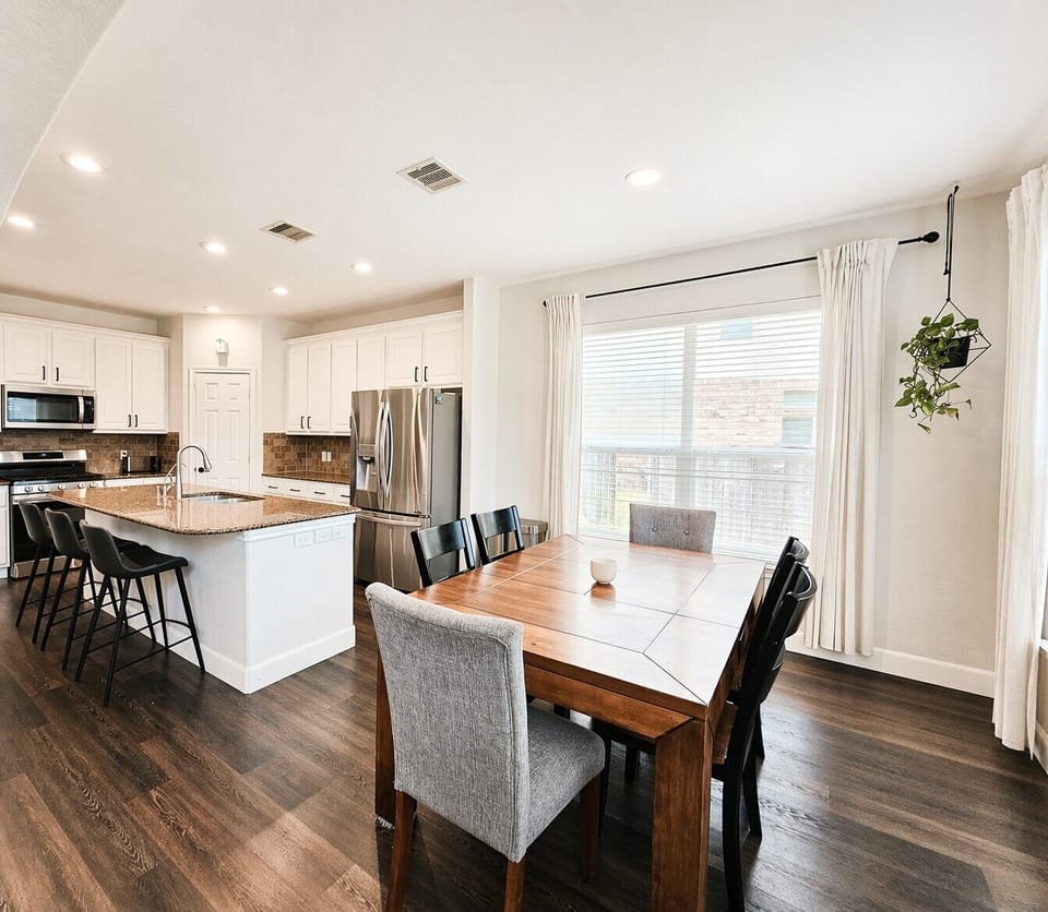 Dining are off kitchen