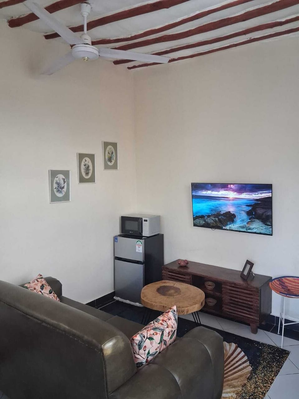 Classic Apartment | Living area | 24-inch Smart TV with digital channels