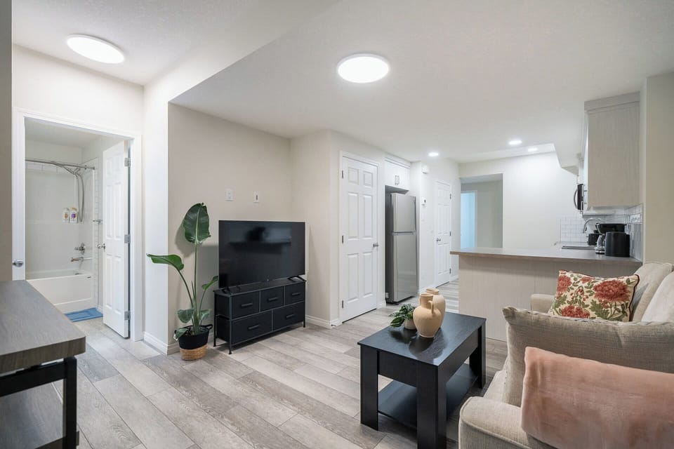 Smart HDTV with Netflix & Cozy Lounge Vibes — Your Home Away from Home
