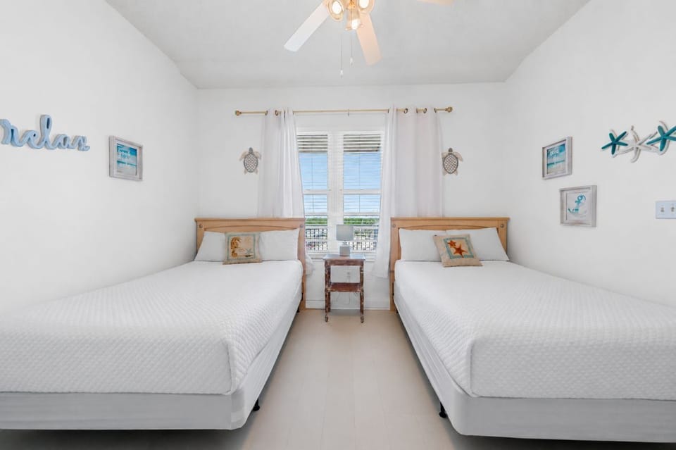Wharf 821 Bedroom 2 with Two Full Beds