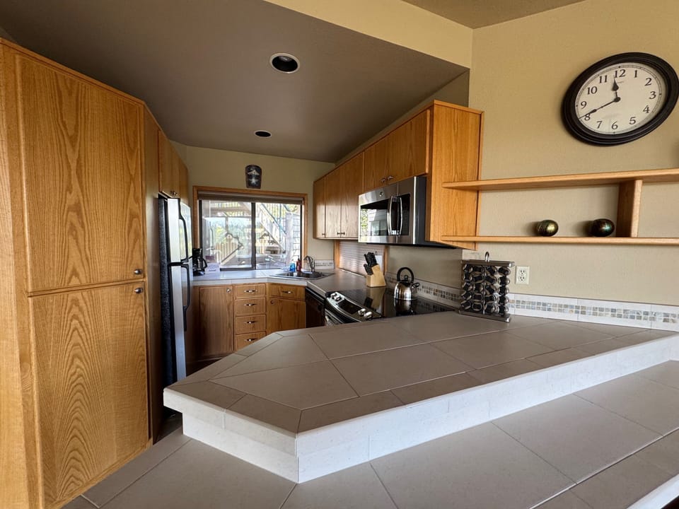 Condo, 2 Bedrooms | Private kitchen | Fridge, oven, coffee/tea maker, toaster