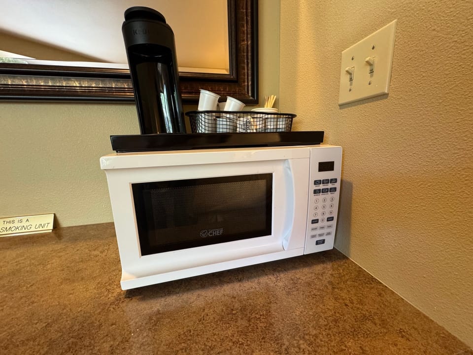 Condo, 2 Bedrooms | Microwave