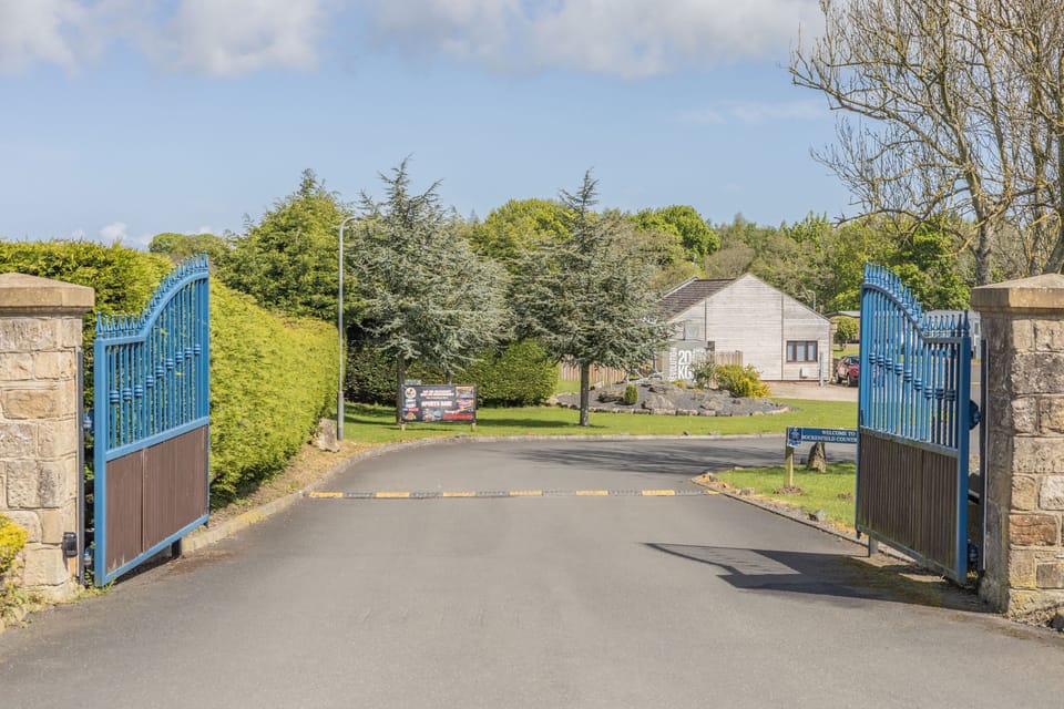 Hazel Retreat, Felton - Host & Stay