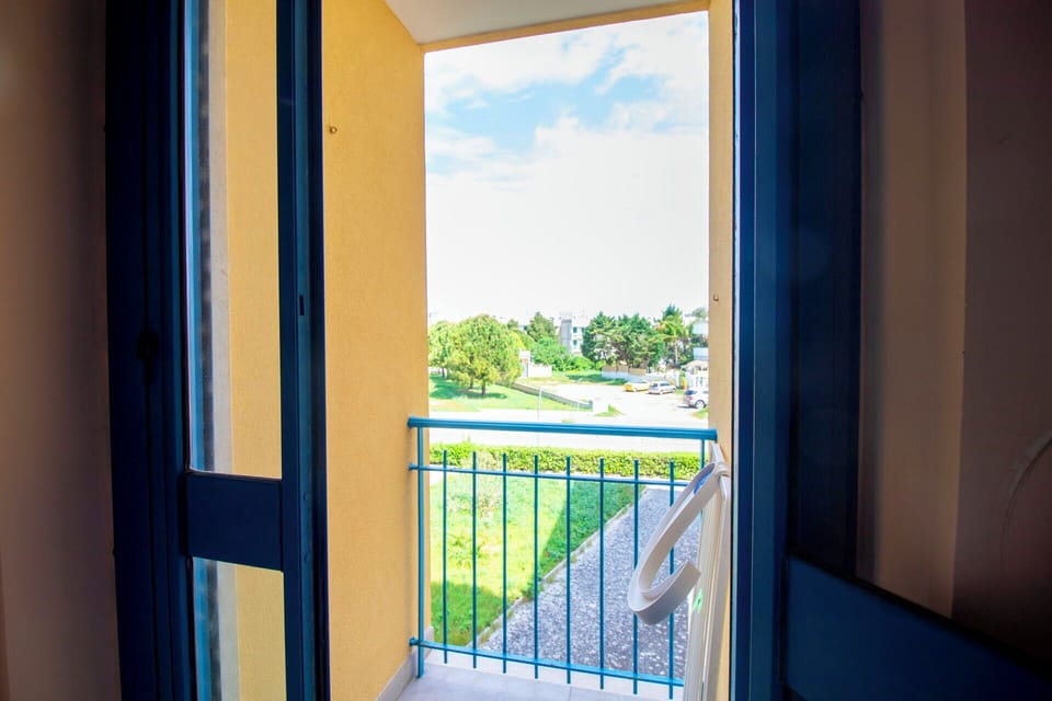 Balcony / Terrace / Patio
