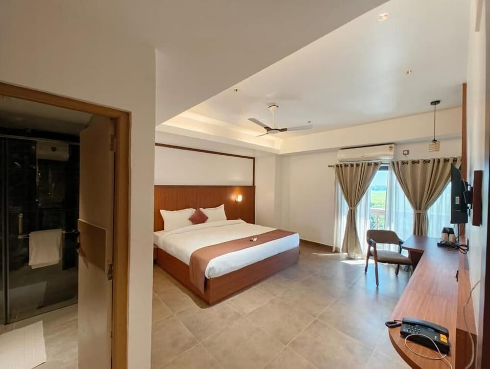 Executive Double Room, Balcony, City View | In-room safe, desk, soundproofing, iron/ironing board