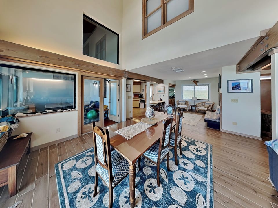 Dining Area - Seating for 6