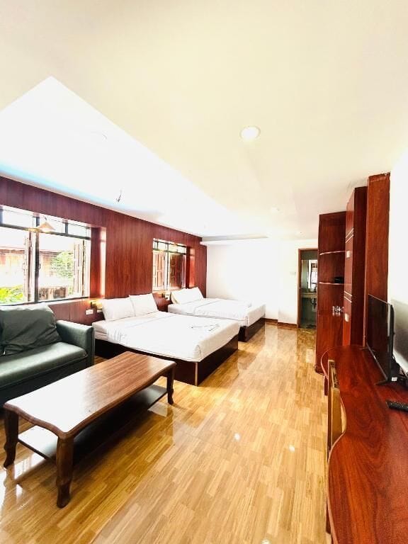 Deluxe Quadruple Room | Interior