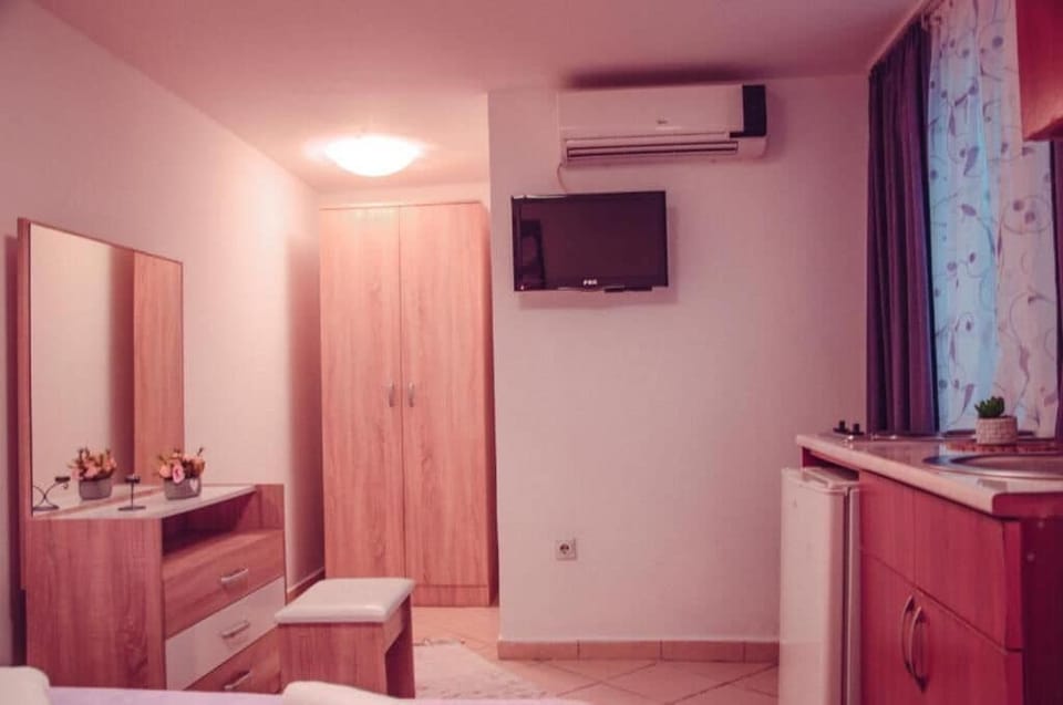 Basic Studio, Patio | Interior