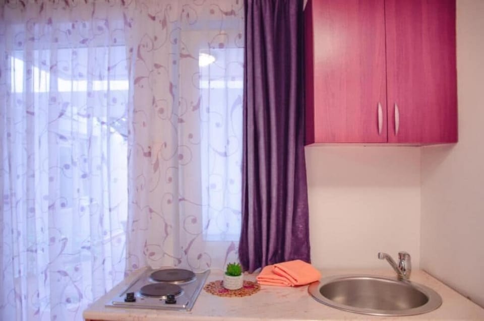 Basic Studio, Patio | Private kitchen