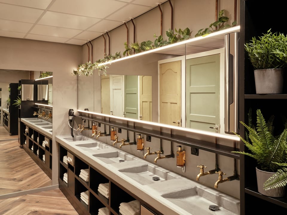 Standard Room, 1 Double Bed | Bathroom sink