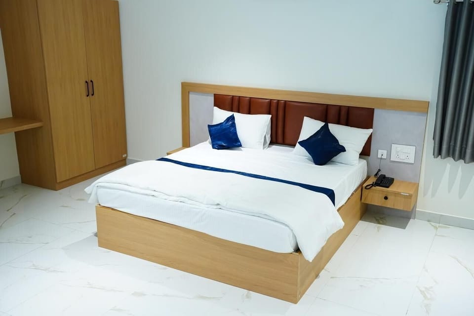 Deluxe Double Room | Laptop workspace, free WiFi