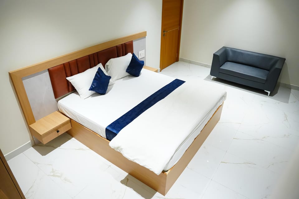 Deluxe Double Room | Laptop workspace, free WiFi