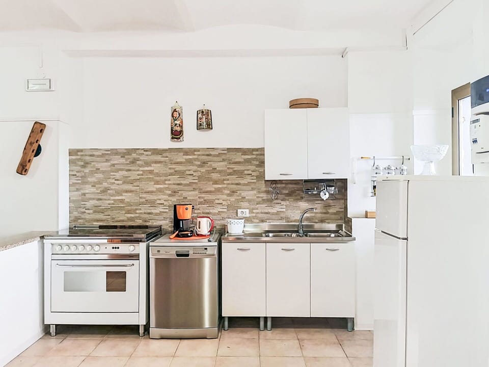 Kitchen Appliance, Kitchen, Countertop, Major Appliance, Furniture, Cabinetry, Home Appliance, Flooring, Interior Design, Wood