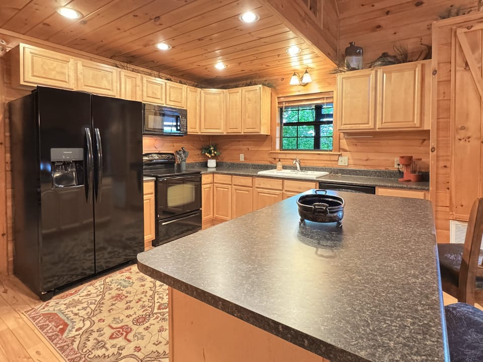 https://gallery.streamlinevrs.com/units-gallery/00/0F/0D/image_173216595.jpeg