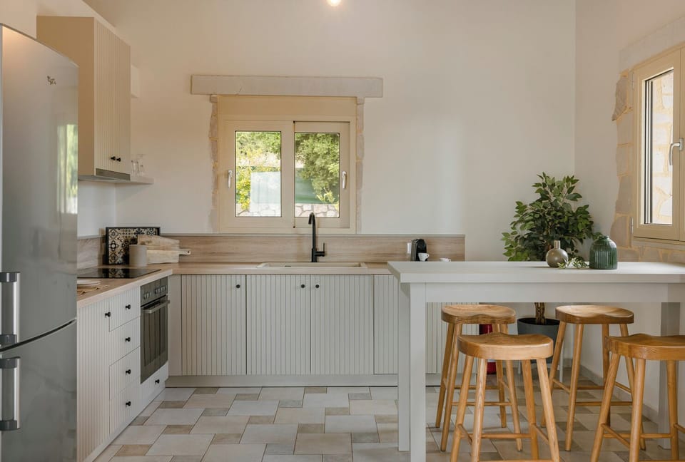 Kitchen / Dinning