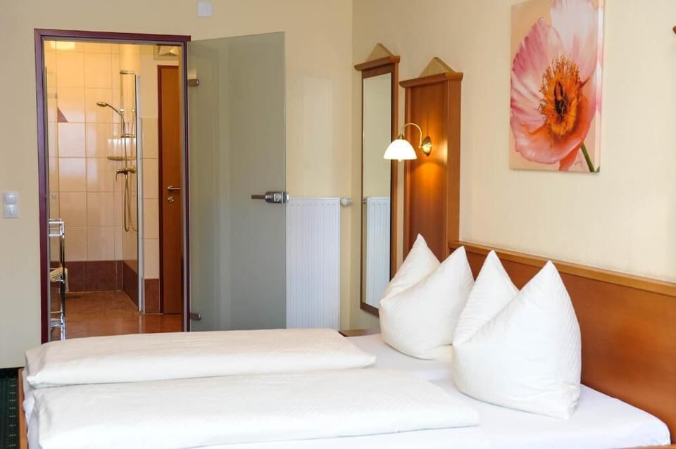 Double Room, Balcony, Mountain View | Desk, laptop workspace, soundproofing, free WiFi