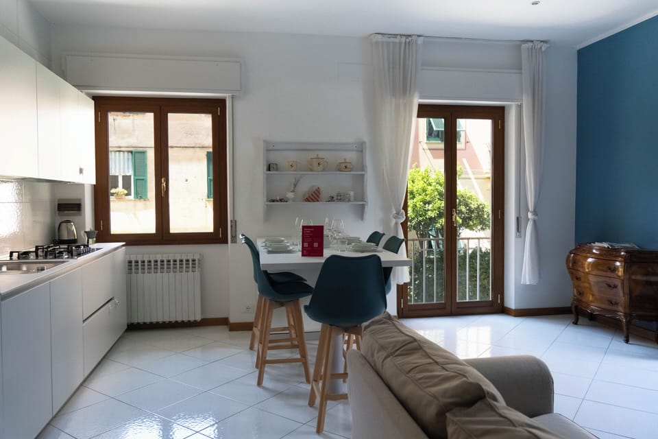 Apartment, Balcony | Private kitchen | Electric kettle