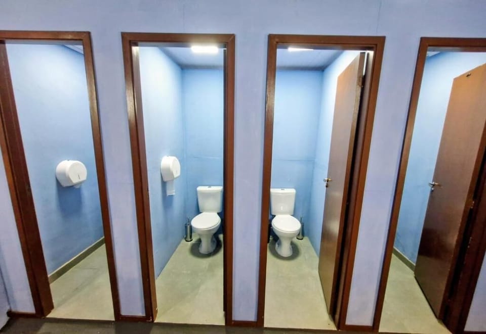 Standard Room | Bathroom | Shower, hair dryer, soap, toilet paper