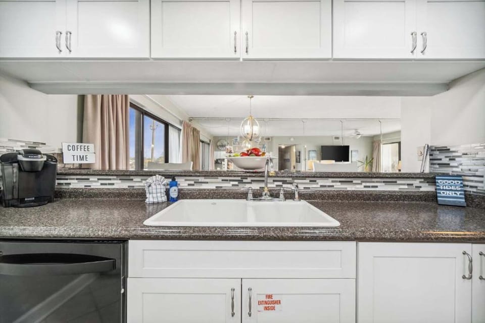 Full kitchen