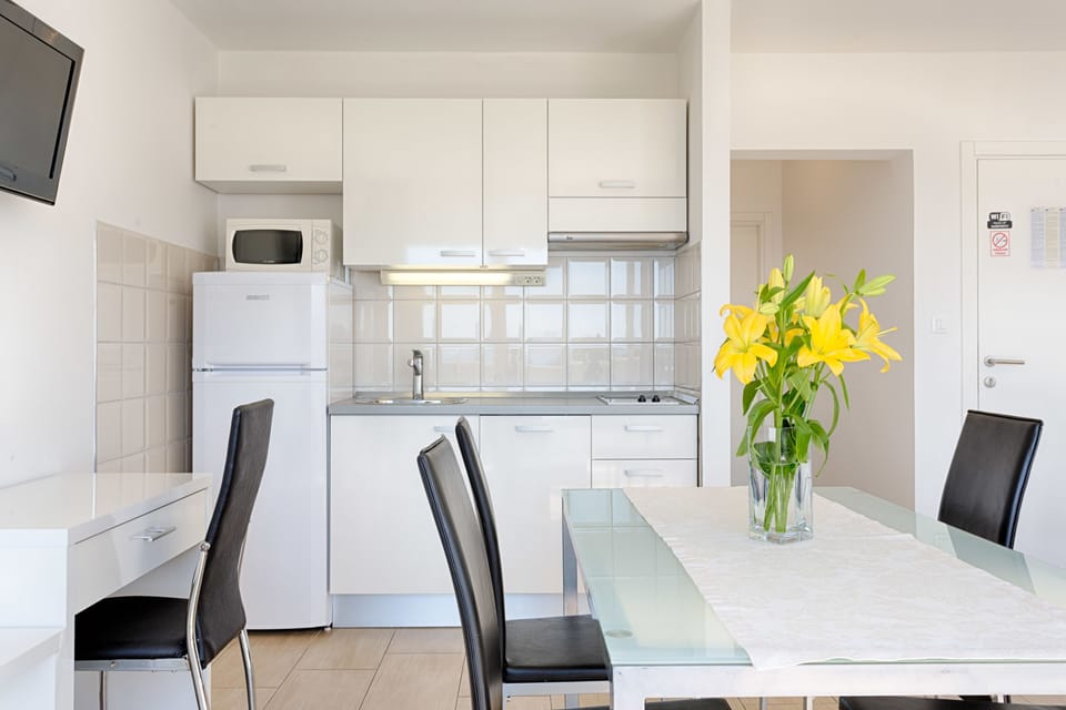 Apartment, Balcony, Sea View | Private kitchen | Mini-fridge, electric kettle