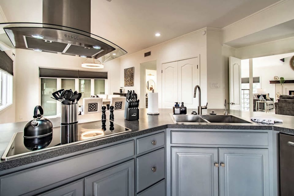 House, Multiple Beds, Pool Access, Ocean View (5249 Ocean) | Private kitchen