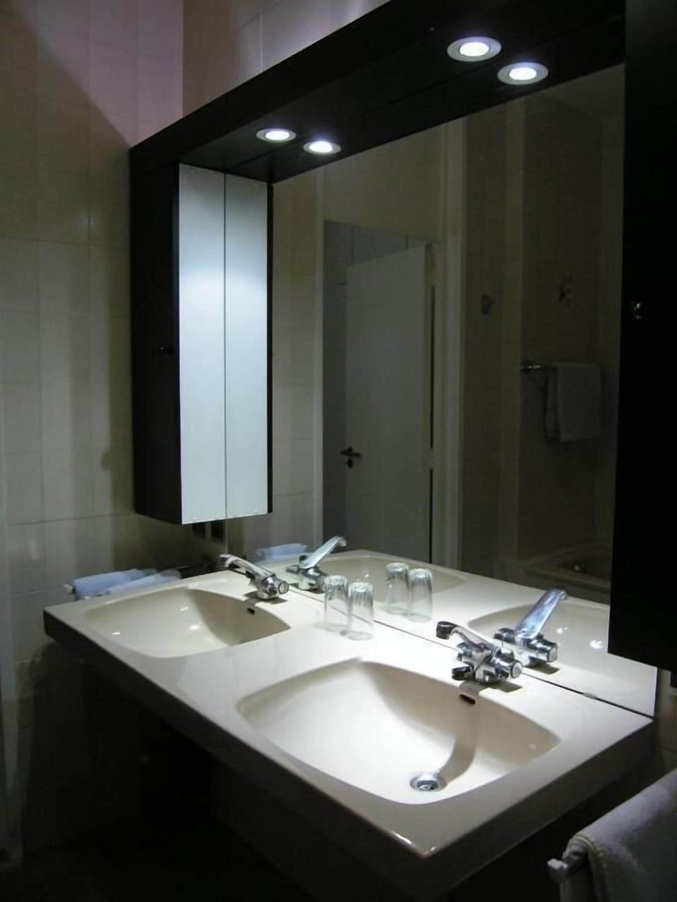 Deluxe Double Room, Garden View | Bathroom | Slippers, towels