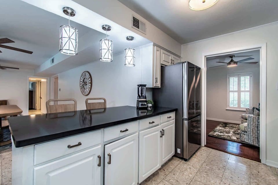 House, Multiple Beds, Pool Access, Pool View (103 Ocean View) | Interior