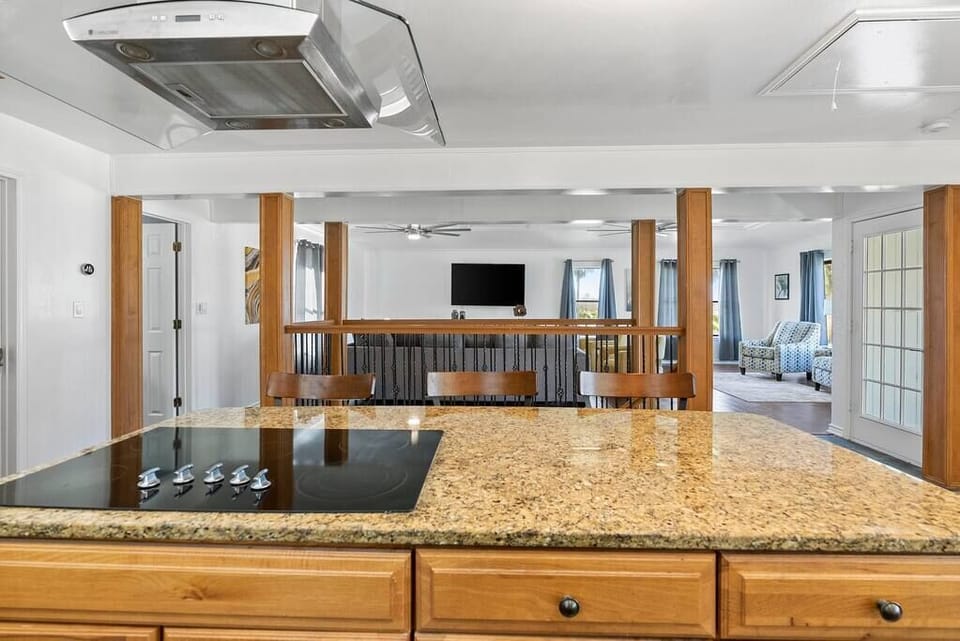 House, Multiple Beds, Hot Tub, Garden View (5815 Ocean) | Interior