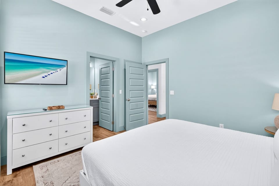 1st floor - King suite featuring a plush king bed and private en-suite bathroom—perfect for guests who prefer privacy, convenience, and ground-level access.
