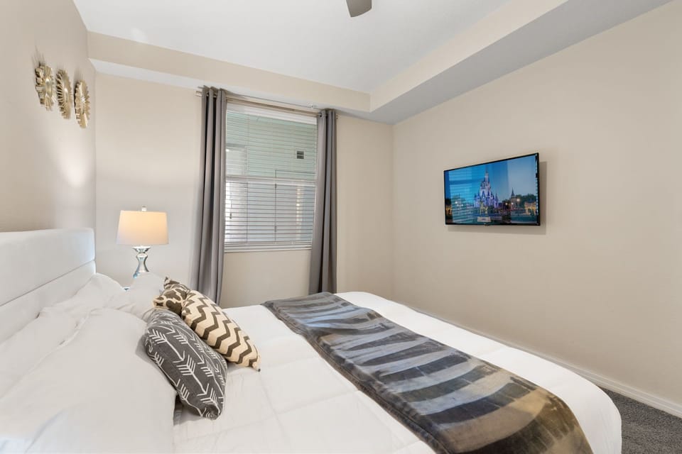 Bedroom #2: King-size bed with TV (master suite)